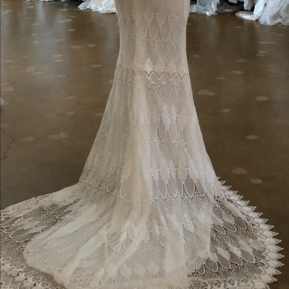 Made With Love wedding dress. - Picture 3 of 9